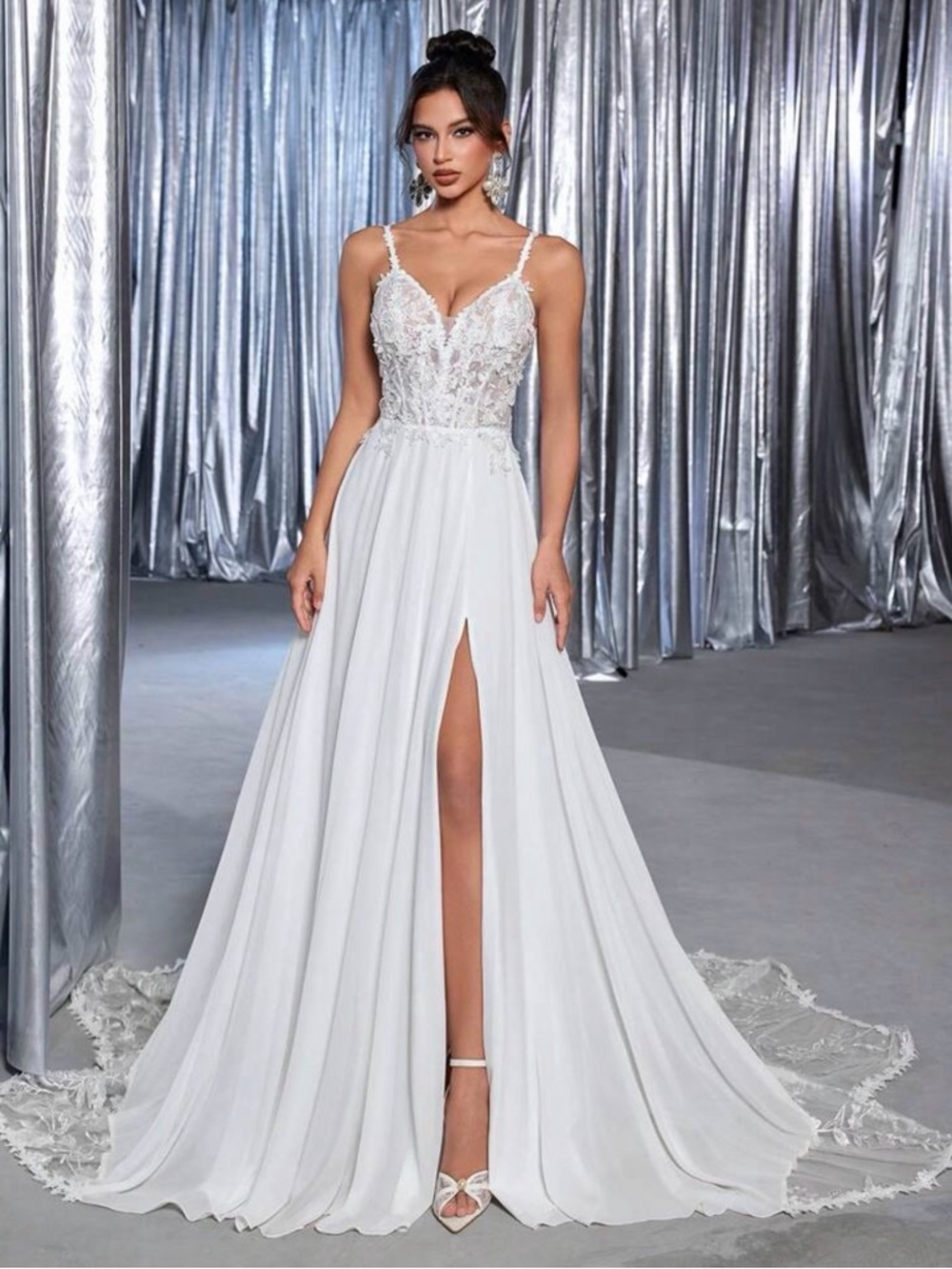 Elegant White Lace Bodice Evening Dress with Thigh Slit